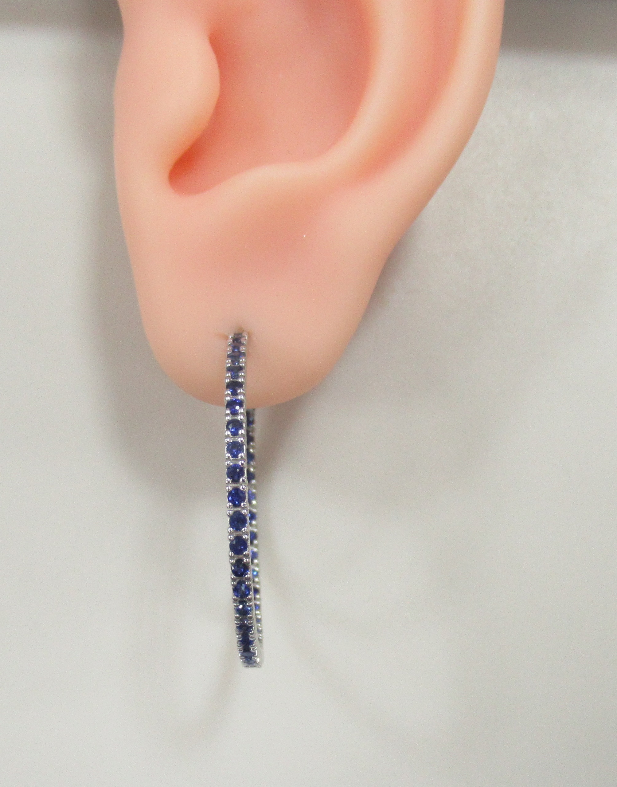 Серьги-конго из белого золота с сапфирами